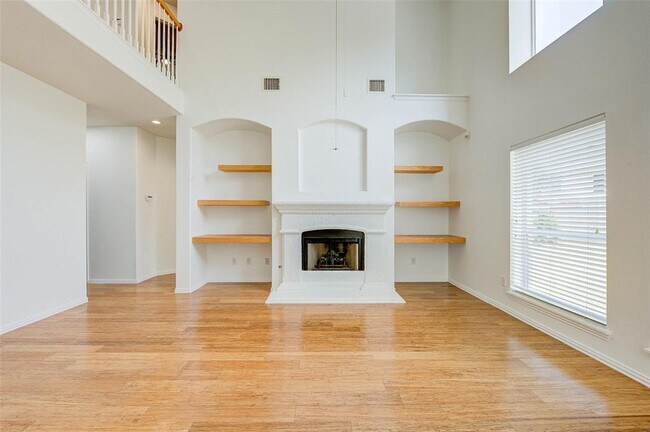 Building Photo - 14018 White Oak Gardens Dr
