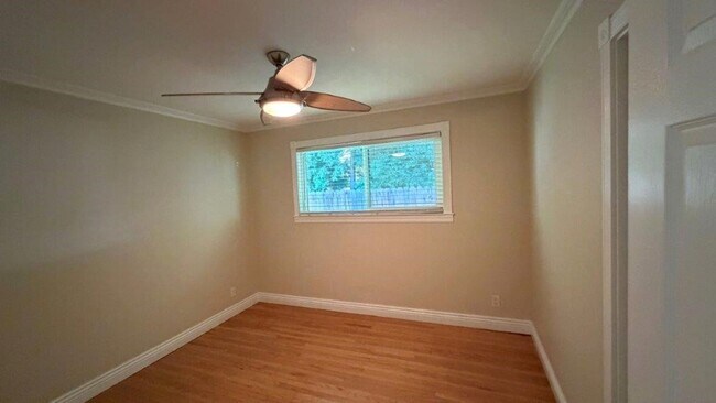 Building Photo - 1149 Paradise Dr
