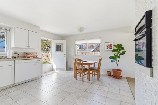 Building Photo - 2220 E Stadium Blvd