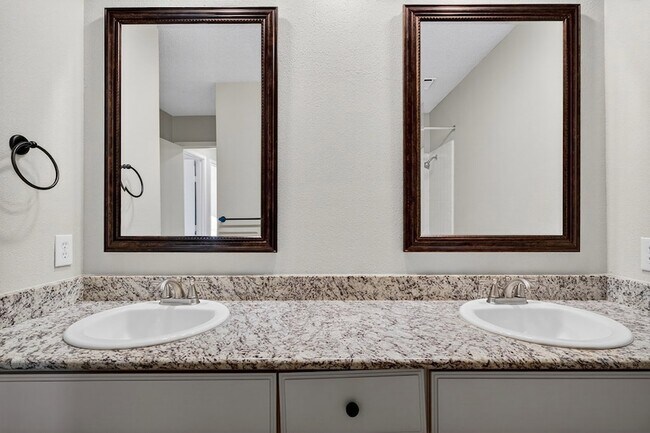 Building Photo - 3222 Preston Dr