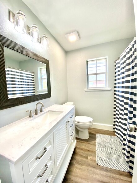 Building Photo - 110 Honeysuckle Ct