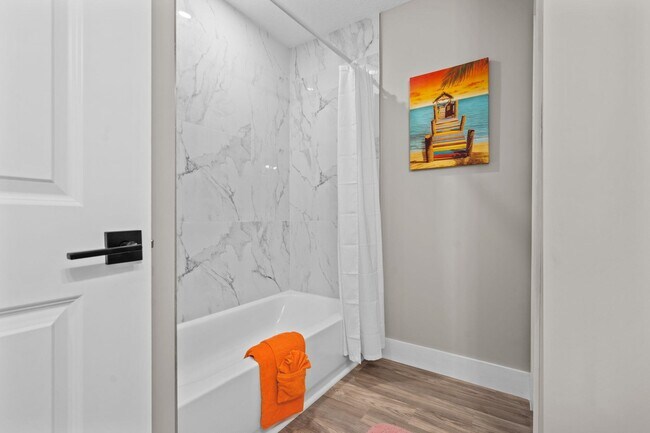 Building Photo - 816 W 9th St