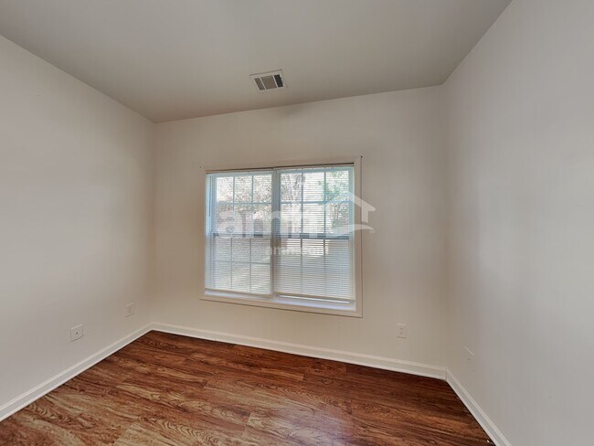 Building Photo - 383 Vine Mountain Way