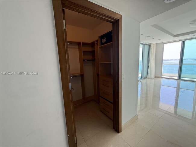 Building Photo - 1331 Brickell Bay Dr