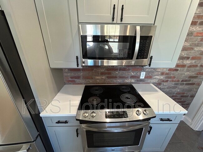 Building Photo - 35 Westover Rd