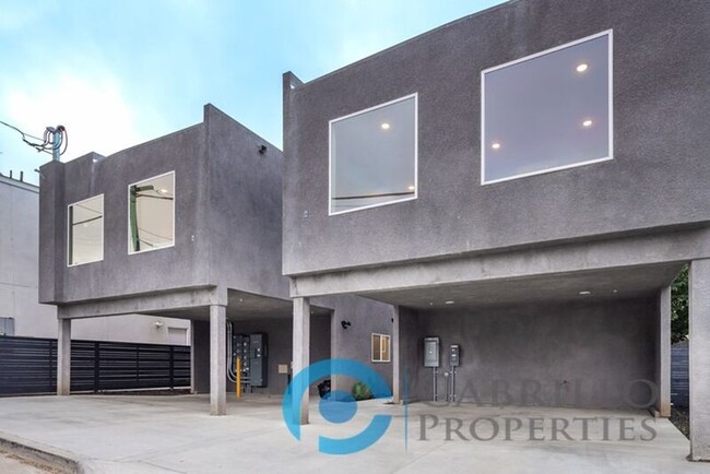 Building Photo - 3077 Martin Ave