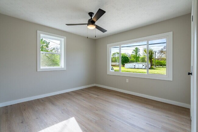 Building Photo - 60 W Main St