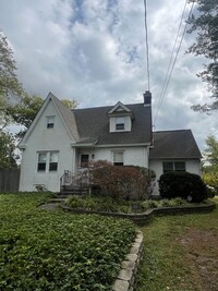 Building Photo - 3 Bd / 1.5 Bth Doylestown Home - Central B...