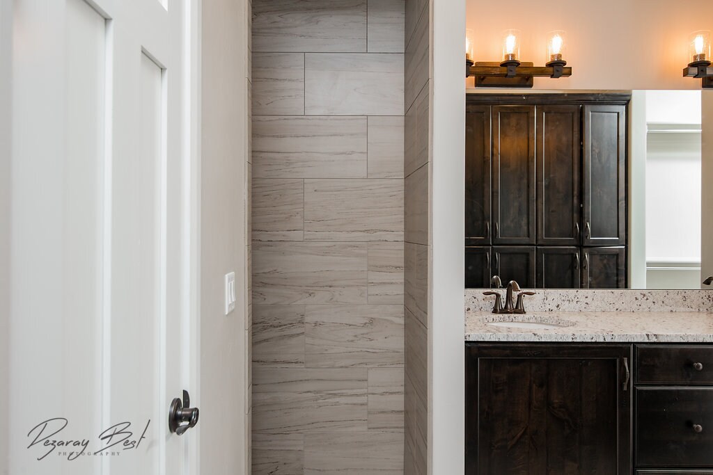 Building Photo - 325 N Red Stone Rd