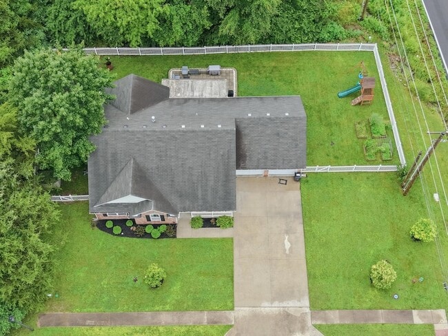 Building Photo - 209 Norwich Dr