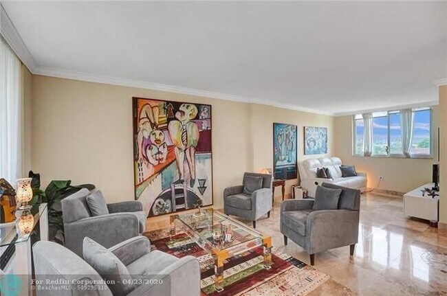 Living room & TV area - 2400 NE 9th St