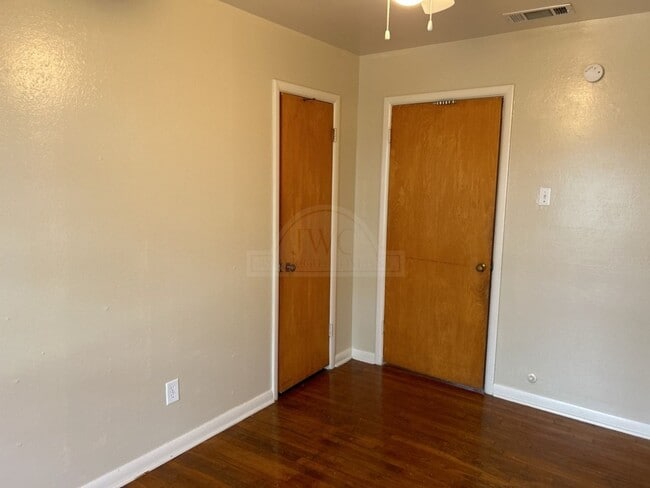 Building Photo - 408 Allen St