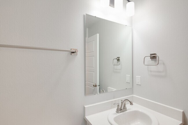 Building Photo - This gorgeous 3 bedroom, 2.5 bath townhome is 1440 square feet of HOME!