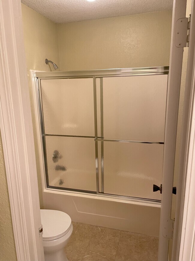 Full Bath Shower - 217 SW Pinetree Ln