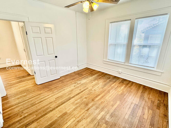 Building Photo - 1516 W Bowen Pl