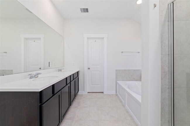 Building Photo - 4712 Peony Grn Dr