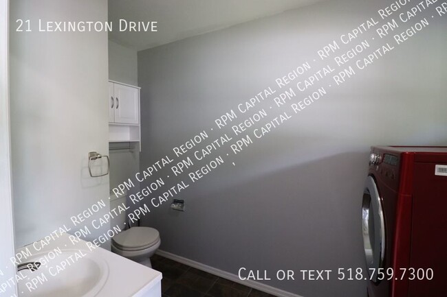 Building Photo - Lexington Drive 3 Bedroom Townhome