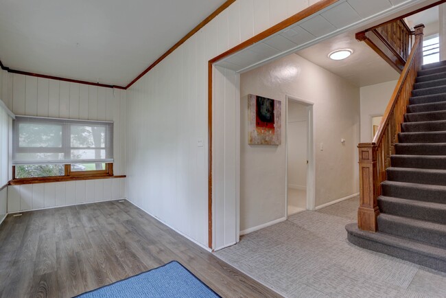 Building Photo - 922 14th St