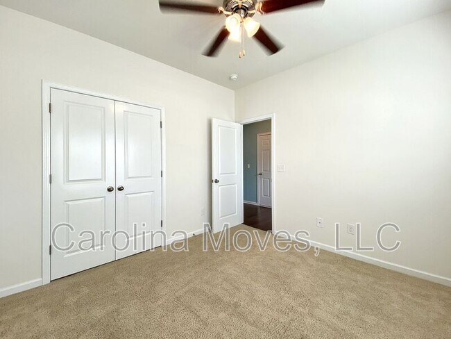 Building Photo - 200 Hartwood Lake Ln