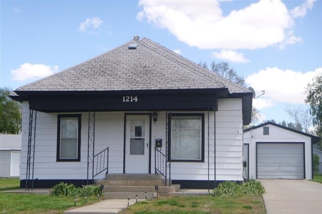 Building Photo - 1214 East Ave