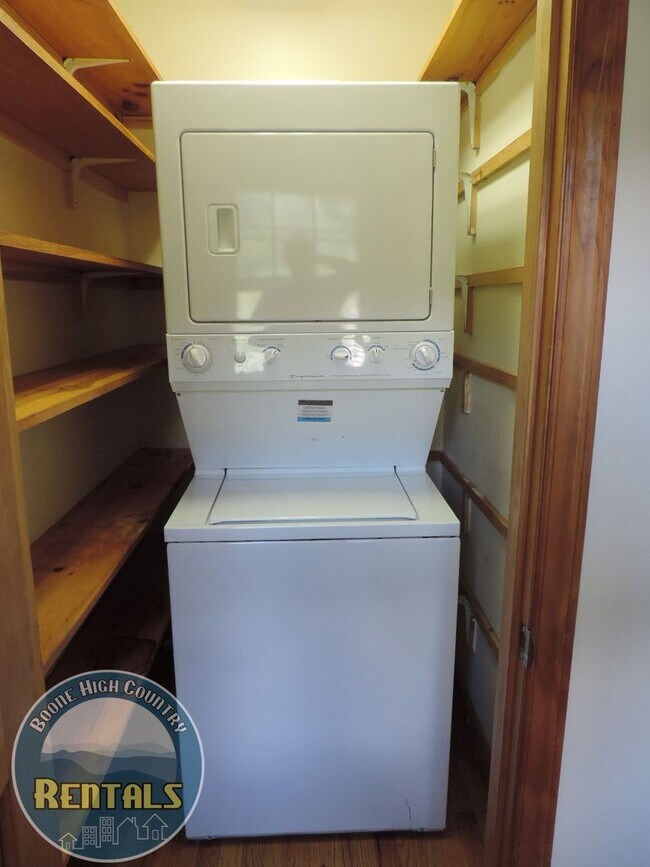 Building Photo - Spacious Home in Sugar Grove With Easy Access to Boone