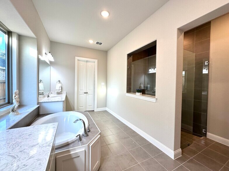 Building Photo - 307 Waters Edge Dr