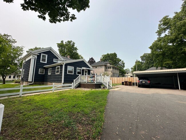 Building Photo - 625 S Barnes St