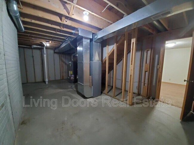 Building Photo - 6441 Whitewater Ln