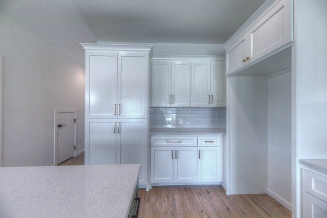 Building Photo - 2819 E 81st Pl