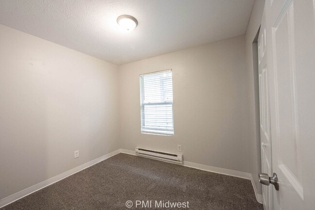 Building Photo - 622 N Linwood Ave