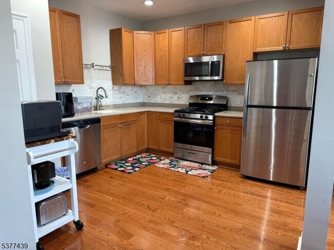 Building Photo - 155 Conover Terrace