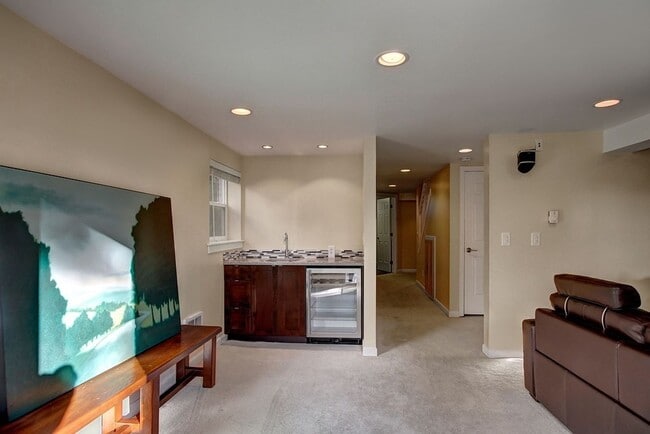 Building Photo - CLICK "REQUEST A TOUR" NOW!