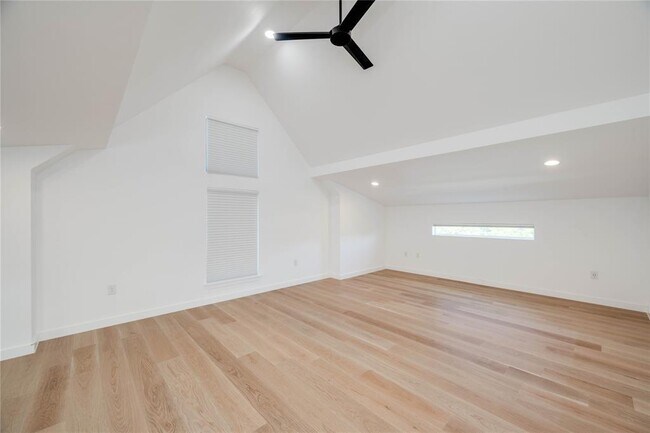 Building Photo - 1208 Luna St