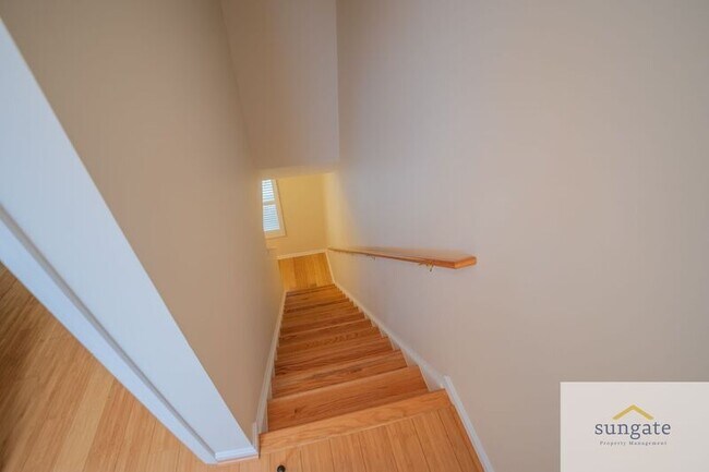 Building Photo - 104 N Dallas St