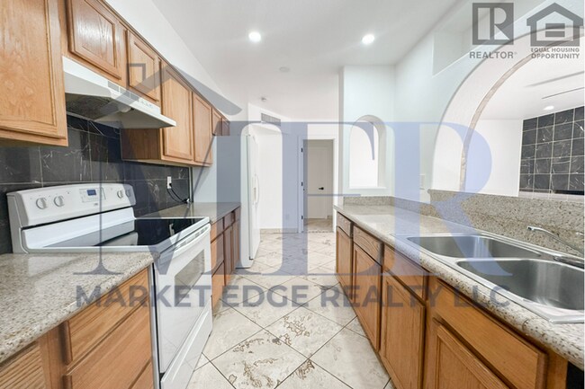 Building Photo - 5Bed/2Bath Home at Southern/Mill Ave! $399...