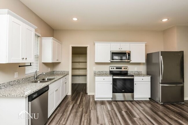 Building Photo - 1309 Escondido Dr