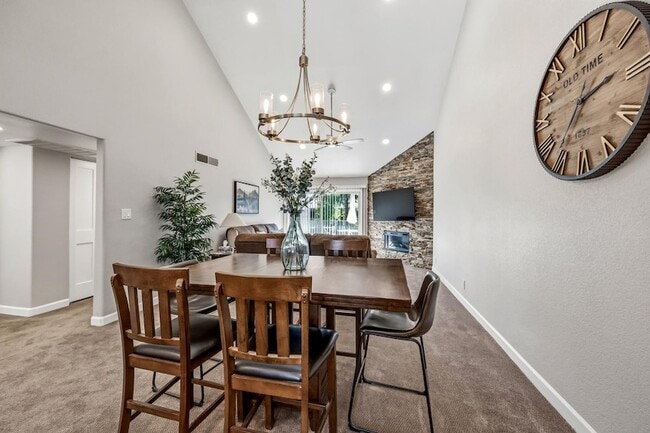 Building Photo - 7340 N Vía Camello Del Norte