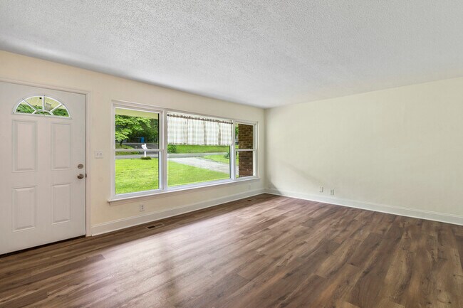 Building Photo - 1331 Phils Dr