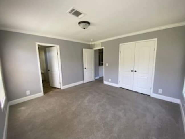 Building Photo - 10 Gatehouse Ct