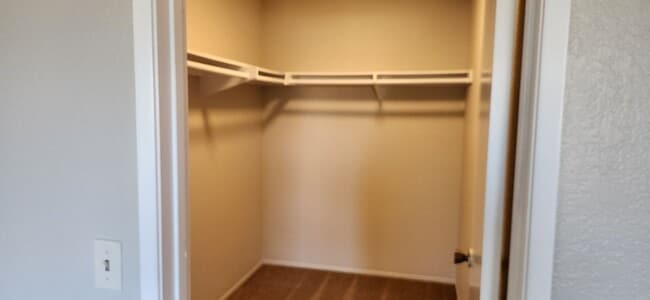 Building Photo - Great location!!!  3 bed 2 1/2 bath town h...