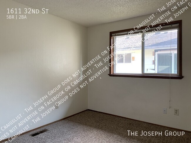 Building Photo - 1611 32nd St