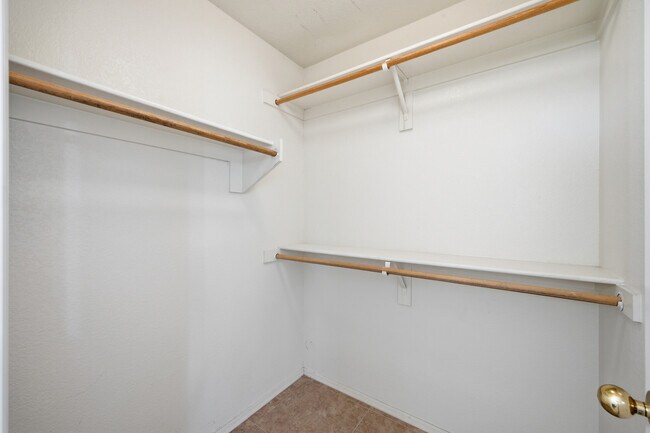 Building Photo - 7319 W Eugie Ave