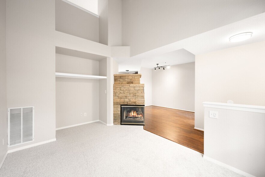 Building Photo - 6478 Silver Mesa Dr