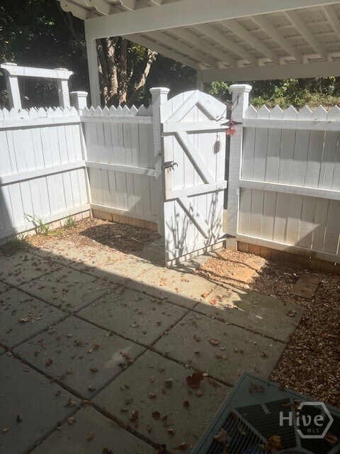 Building Photo - 110 Wood Lake Dr