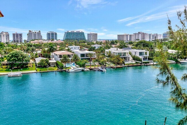 Building Photo - 9341 E Bay Harbor Dr