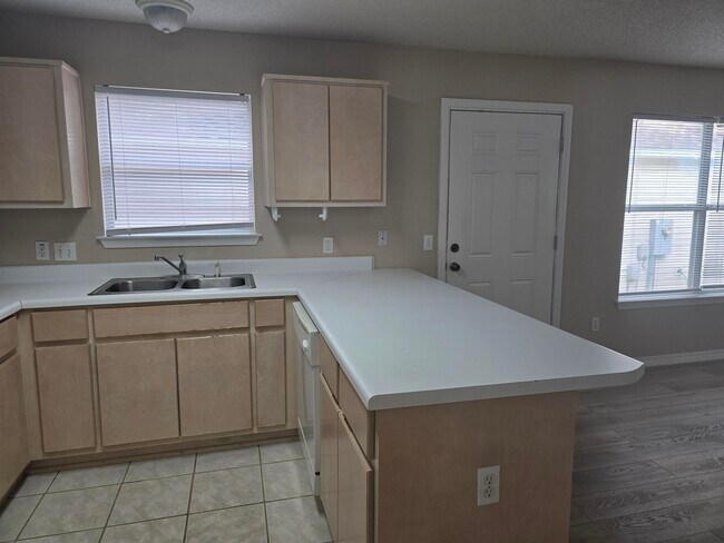 Building Photo - 7720 Lola Cir
