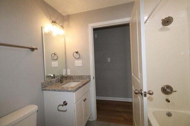 Building Photo - 115 Lynnwood Dr