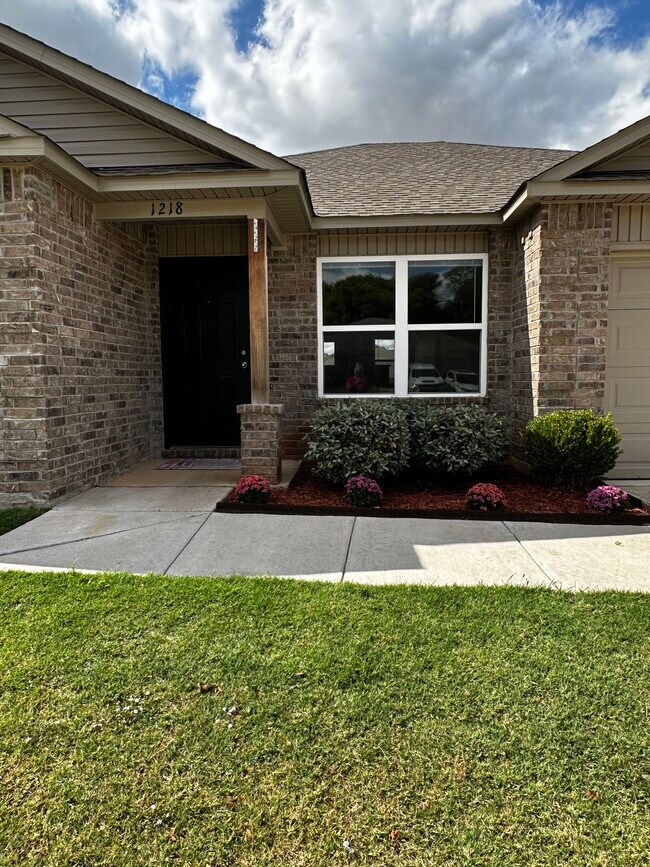 Entry - 1218 Flint Way