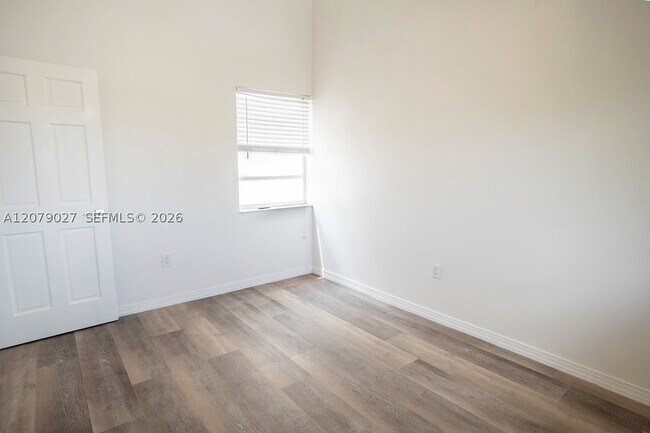 Building Photo - 14295 Kendale Lakes