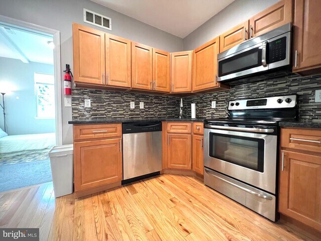 Building Photo - 514 N 39th St